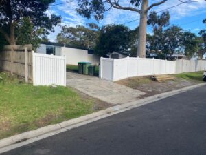 Read more about the article Podium Fences Hampton Style